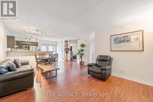 102 - 1810 Walkers Line, Burlington, ON - Indoor Photo Showing Living Room