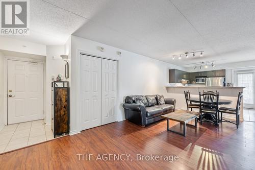 102 - 1810 Walkers Line, Burlington, ON - Indoor Photo Showing Living Room