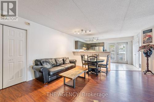 102 - 1810 Walkers Line, Burlington, ON - Indoor Photo Showing Living Room