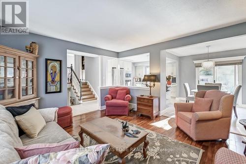 5203 Broughton Crescent, Burlington, ON - Indoor Photo Showing Living Room