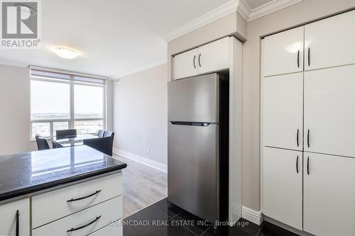 2434 - 3888 Duke Of York Boulevard, Mississauga, ON - Indoor Photo Showing Kitchen