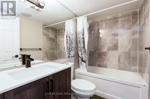 2434 - 3888 Duke Of York Boulevard, Mississauga, ON - Indoor Photo Showing Bathroom