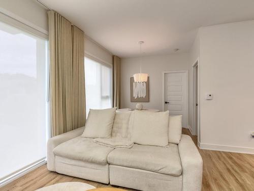 Living room - 102-3025 Av. Des Gouverneurs, Laval (Duvernay), QC - Indoor Photo Showing Bedroom