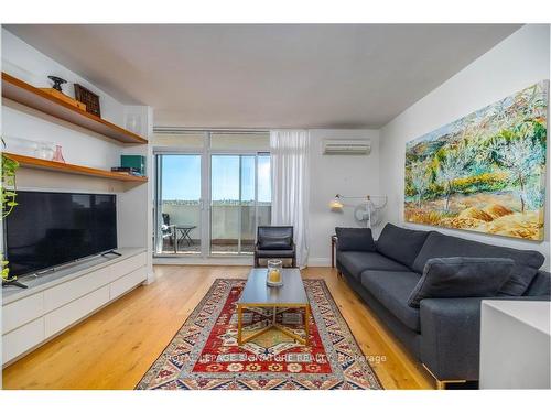 2310-40 Homewood Ave, Toronto, ON - Indoor Photo Showing Living Room