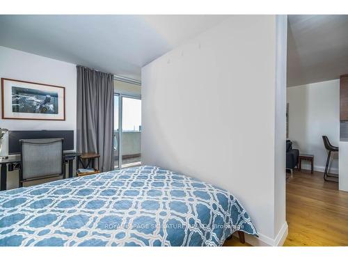 2310-40 Homewood Ave, Toronto, ON - Indoor Photo Showing Bedroom