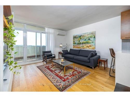 2310-40 Homewood Ave, Toronto, ON - Indoor Photo Showing Living Room