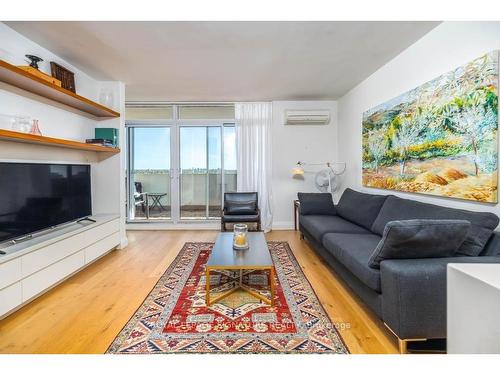 2310-40 Homewood Ave, Toronto, ON - Indoor Photo Showing Living Room