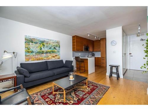 2310-40 Homewood Ave, Toronto, ON - Indoor Photo Showing Living Room