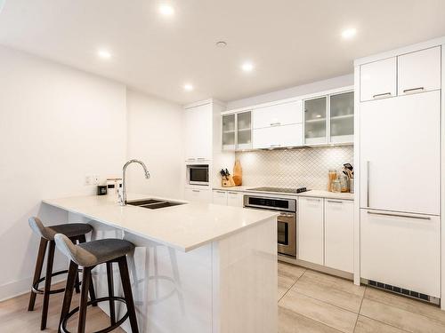 Kitchen - 402-1910 Rue Des Bassins, Montréal (Le Sud-Ouest), QC - Indoor Photo Showing Kitchen With Double Sink With Upgraded Kitchen