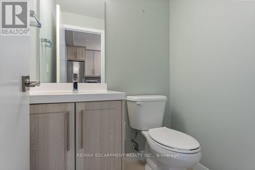 1301 - 2087 Fairview Street, Burlington, ON - Indoor Photo Showing Bathroom