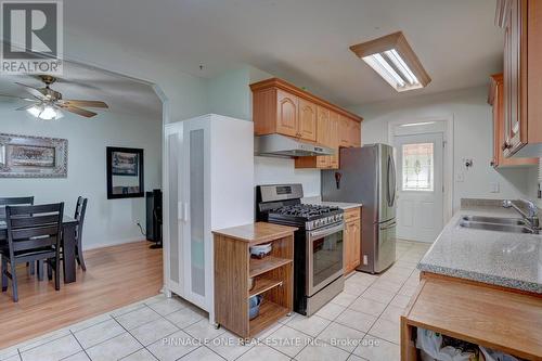 7655 Anaka Drive, Mississauga, ON - Indoor Photo Showing Kitchen With Double Sink