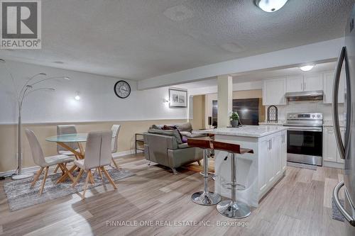 7655 Anaka Drive, Mississauga, ON - Indoor Photo Showing Kitchen