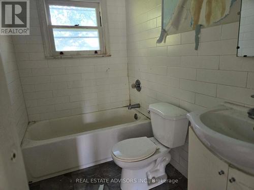 46 Devondale Avenue, Toronto, ON - Indoor Photo Showing Bathroom