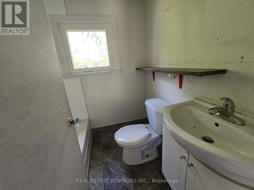 46 Devondale Avenue, Toronto, ON - Indoor Photo Showing Bathroom