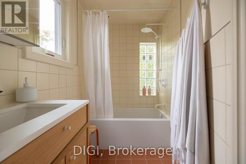 5 Palmerston Avenue, Toronto, ON - Indoor Photo Showing Bathroom