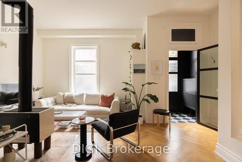 5 Palmerston Avenue, Toronto, ON - Indoor Photo Showing Living Room