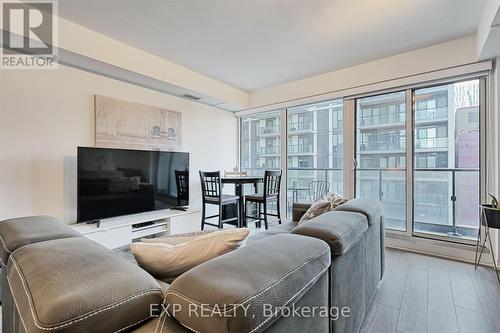 609 - 251 Jarvis Street, Toronto, ON - Indoor Photo Showing Living Room