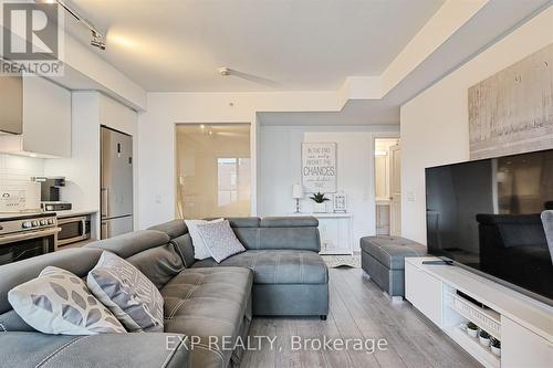 609 - 251 Jarvis Street, Toronto, ON - Indoor Photo Showing Living Room