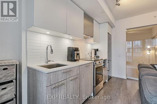 609 - 251 Jarvis Street, Toronto, ON - Indoor Photo Showing Kitchen With Upgraded Kitchen