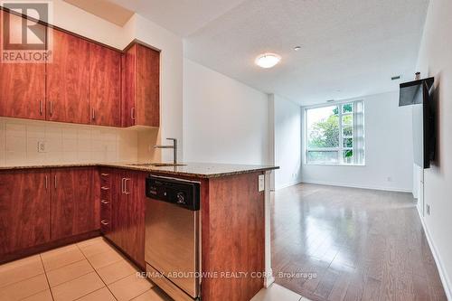 106 - 215 Sherway Garden Road, Toronto, ON - Indoor Photo Showing Kitchen