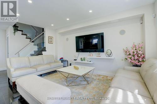 41 Fieldview Crescent, Whitby, ON - Indoor Photo Showing Living Room