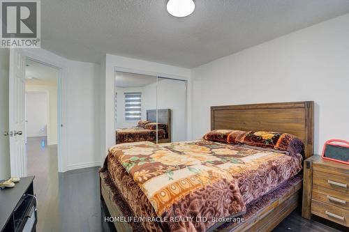 41 Fieldview Crescent, Whitby, ON - Indoor Photo Showing Bedroom