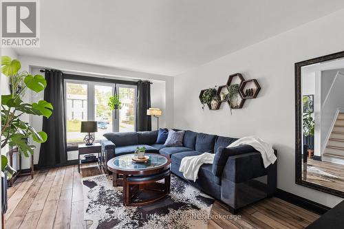 712 Elgin Street, Newmarket, ON - Indoor Photo Showing Living Room