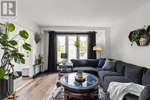 712 Elgin Street, Newmarket, ON - Indoor Photo Showing Living Room