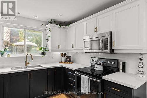 712 Elgin Street, Newmarket, ON - Indoor Photo Showing Kitchen With Double Sink