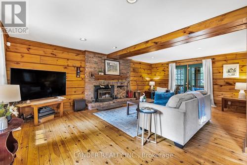 4634 Holborn Road, East Gwillimbury, ON - Indoor Photo Showing Living Room With Fireplace