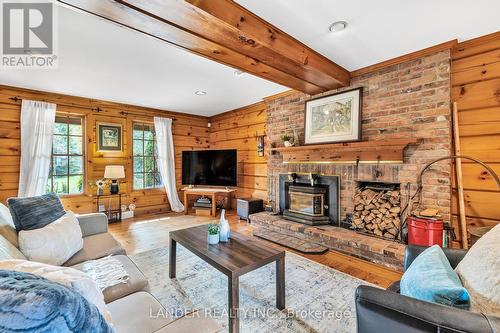 4634 Holborn Road, East Gwillimbury, ON - Indoor Photo Showing Living Room With Fireplace