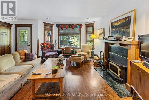 31 Hewitt Avenue, Toronto, ON - Indoor Photo Showing Living Room