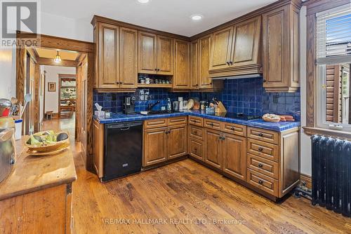 31 Hewitt Avenue, Toronto, ON - Indoor Photo Showing Kitchen