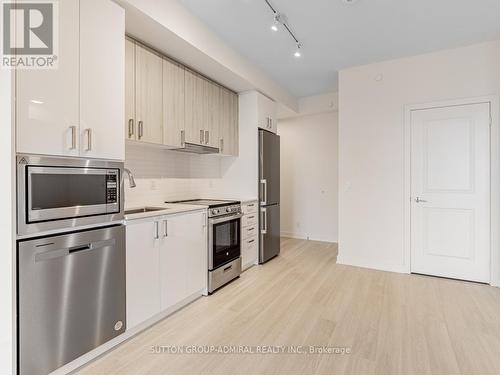 1106A - 30 Upper Mall Way, Vaughan, ON - Indoor Photo Showing Kitchen