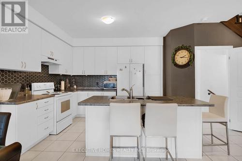 186 Etheridge Avenue, Milton, ON - Indoor Photo Showing Kitchen