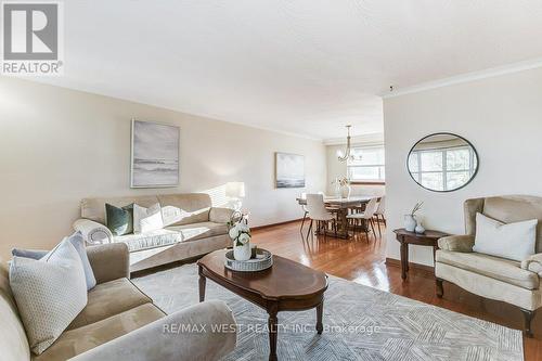 3268 Marlene Court, Mississauga, ON - Indoor Photo Showing Living Room