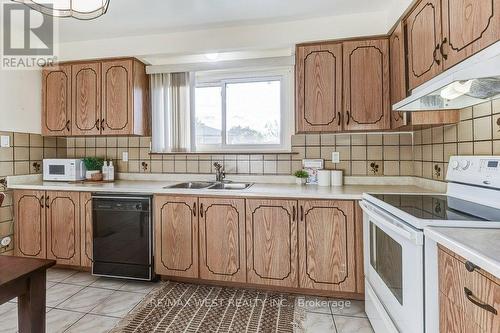 3268 Marlene Court, Mississauga, ON - Indoor Photo Showing Kitchen With Double Sink