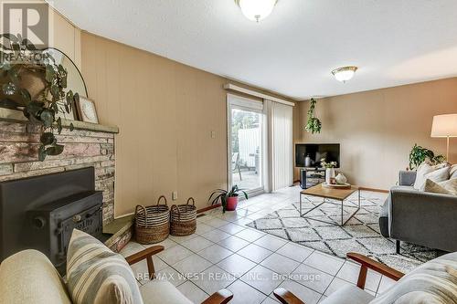 3268 Marlene Court, Mississauga, ON - Indoor Photo Showing Living Room With Fireplace