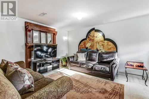 3268 Marlene Court, Mississauga, ON - Indoor Photo Showing Living Room