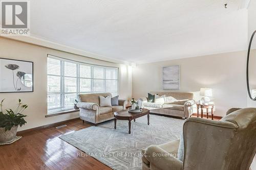 3268 Marlene Court, Mississauga, ON - Indoor Photo Showing Living Room