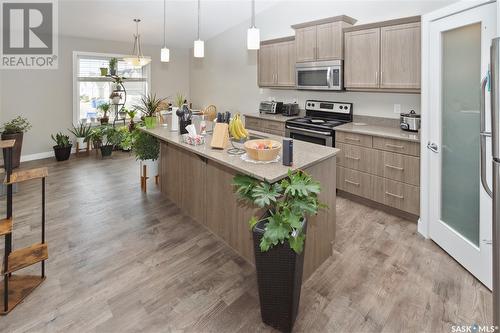 4566 James Hill Road, Regina, SK - Indoor Photo Showing Kitchen With Upgraded Kitchen