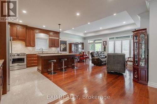 26 Elwood Street, Strathroy-Caradoc (Se), ON - Indoor Photo Showing Kitchen With Upgraded Kitchen