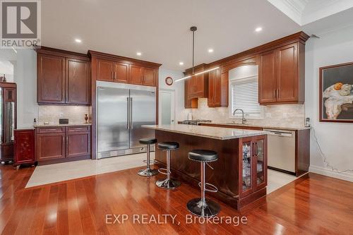 26 Elwood Street, Strathroy-Caradoc (Se), ON - Indoor Photo Showing Kitchen With Upgraded Kitchen