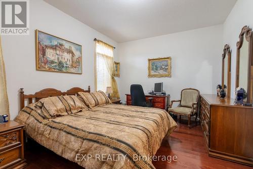 26 Elwood Street, Strathroy-Caradoc (Se), ON - Indoor Photo Showing Bedroom