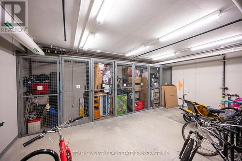 414 - 320 Sugarcreek Trail, London, ON - Indoor Photo Showing Garage