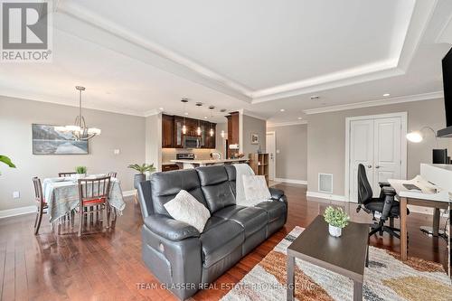 414 - 320 Sugarcreek Trail, London, ON - Indoor Photo Showing Living Room