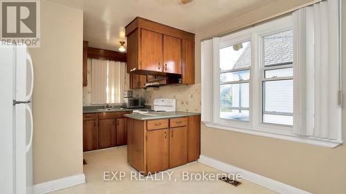 294 Vancouver Street, London, ON - Indoor Photo Showing Kitchen With Double Sink