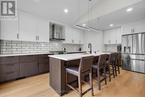 850 Cresthaven Crescent, London, ON - Indoor Photo Showing Kitchen With Stainless Steel Kitchen With Upgraded Kitchen