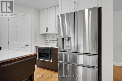 850 Cresthaven Crescent, London, ON - Indoor Photo Showing Kitchen With Stainless Steel Kitchen