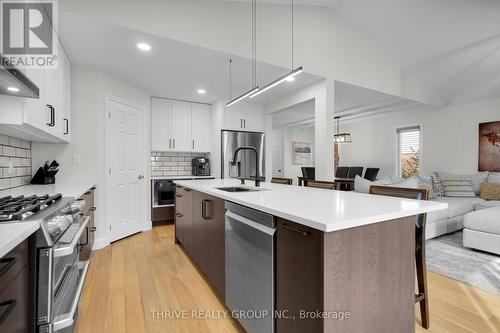 850 Cresthaven Crescent, London, ON - Indoor Photo Showing Kitchen With Upgraded Kitchen